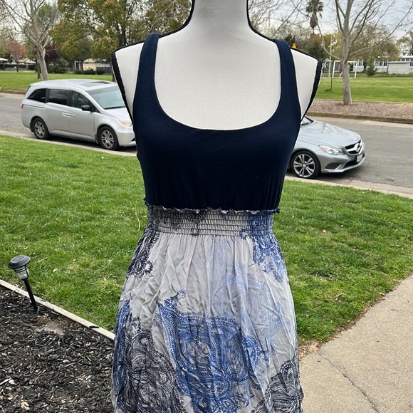 Sundress - Picture 2 of 4